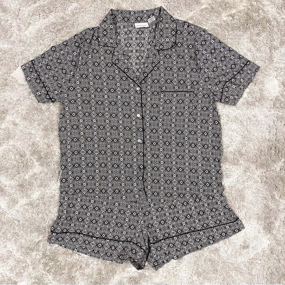 Haute Hippie | Black, Gray and White Two Piece Short Sleeve Pajama Set size L